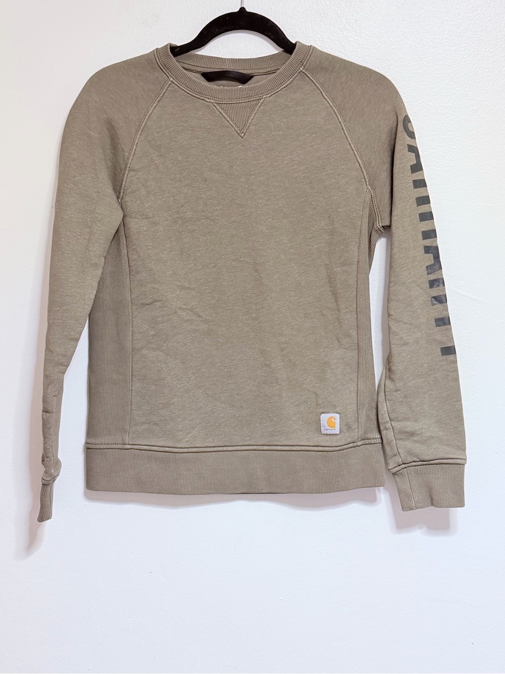 Carhartt WOMEN'S RELAXED FIT MIDWEIGHT CREWNECK BLOCK LOGO SLEEVE GRAPHIC SWEATS
